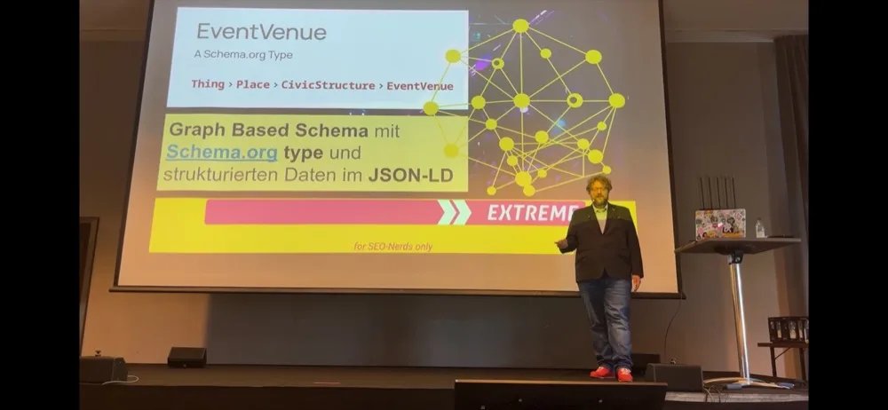 Maximilian D. Muhr bei einem Vortrag auf der CAMPIXX 2025